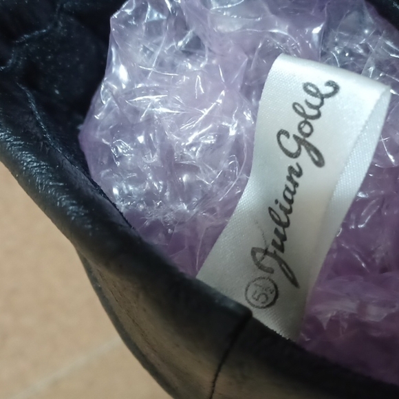 JULIAN GOLD BOOTS SIZE 5.5 in a beautiful soft black ⚫️ leather - Picture 6 of 6